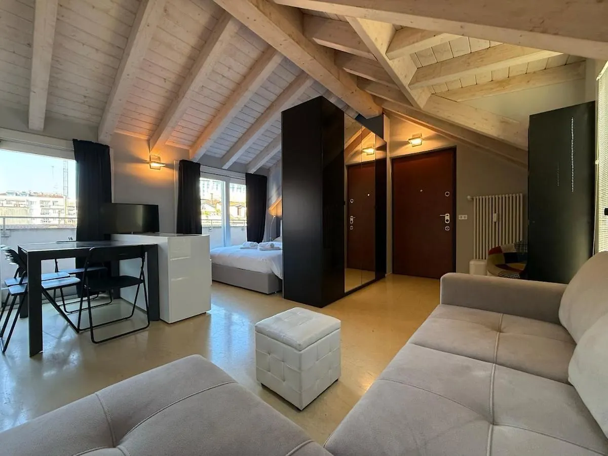 Rooftop Corso Como Con Terrazzo Privato Milan Apartment