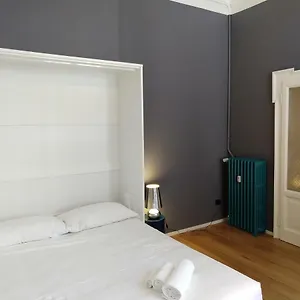 Appartamento Gray Design In Casa Epoca Isola Garibaldi, Milano